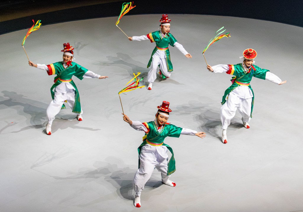 Kim Eung Hwa and Korean Dance Academy performers at the Aquarium of the Pacific’s 24th Autumn Festival