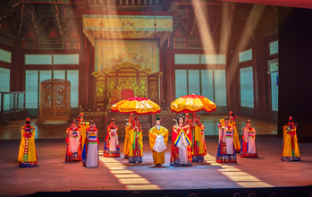 Kim Eung Hwa Korean Dance Company presents Korean court dance at the 66th LA County Holiday Celebration